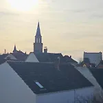 Apartmenthaus - *