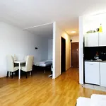 Apartmenthaus - *