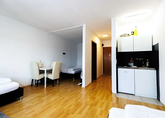 Apartmenthaus - *